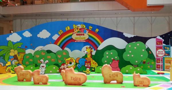 小朋友可以坐「動物餅」椅子拍照。