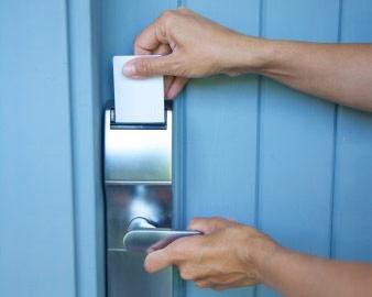 出入記得要鎖好房門