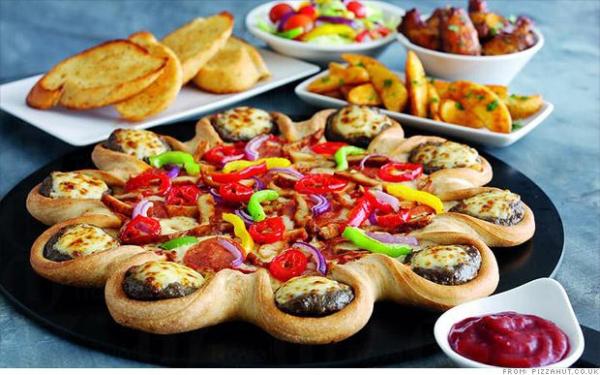英國Pizza Hut 芝士漢堡芝心批 (CNN圖片)