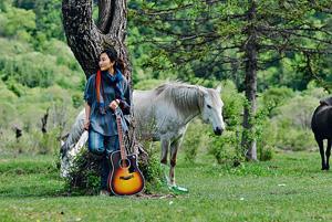 「北漂」劉曉莉在九寨溝創業,聽起來浪漫,然而有苦自己知。「沒有上、下班的時間,但我一直知道自己在做甚麼、想做甚麼,其實幾幸福。」 (受訪者提供) 「北漂」劉曉莉在九寨溝創業,聽起來浪漫,然而有苦自己知。「沒有上、下班的時間,但我一直知道自己在做甚麼、想做甚麼,其實幾幸福。」 (受訪者提供)