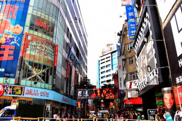 松山線通車後，未來到西門町血拼完轉戰饒河夜市喪食，只需15分鐘。