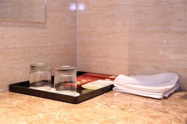 貼上「已消毒」紙樣的玻璃杯，你相信嗎？