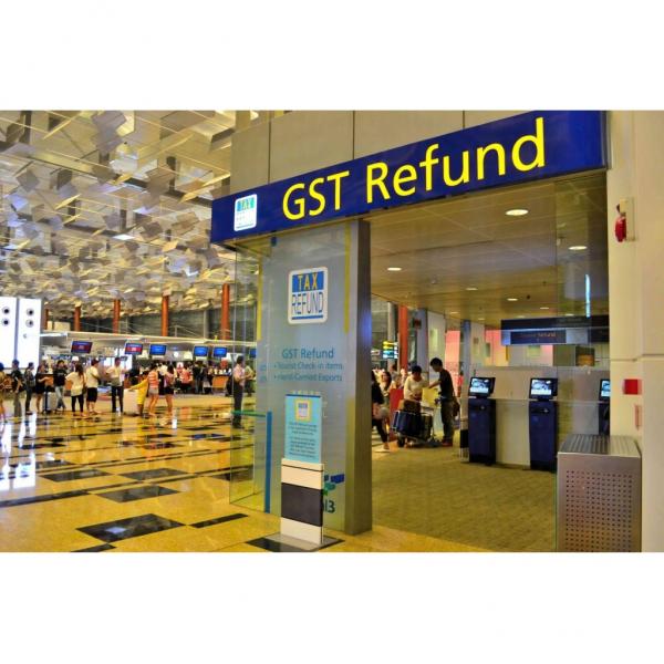 樟宜機場 3 個 Terminal 的登機大堂設「GST Refund」，內裏有自動退稅機辦理手續。