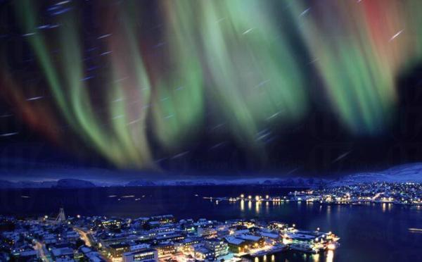 挪威夜晚的極光，有種美麗而夢幻的感覺。