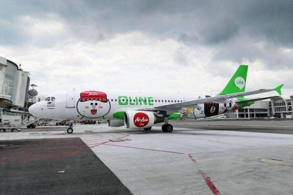 飛機外觀見到熊大、兔兔的萌樣！(圖：AirAsia)