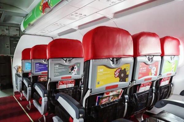 小餐桌背部都有喔！(圖：AirAsia)