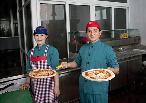 Pizza在上月起才首次引進北韓，迅即成為大熱商品。(圖片chicago.barstoolsports.com)