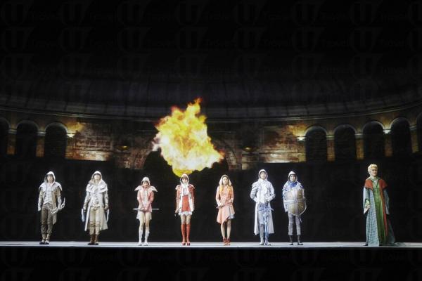 《School Oz》故事關於中古時代的冒險，好似玩緊online game。