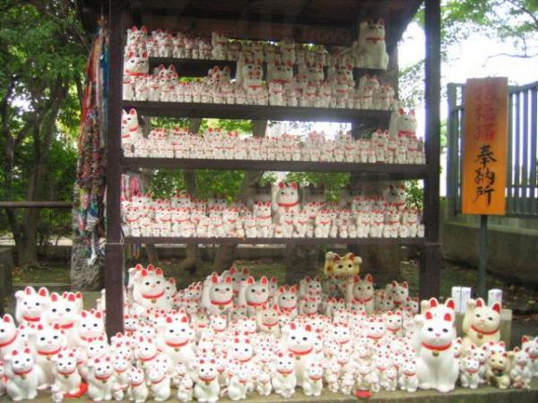 4. 東京的豪德寺是有名的「招財貓寺」，據說是招財貓的發源地，寺內供奉了上百隻招財貓。