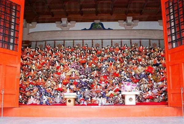 5. 淡嶋神社裡供養了超過2萬個無家可歸的人偶娃娃。