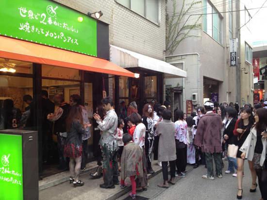 「世界第二好吃的現烤雪糕菠蘿麵包」每天都大排長龍!