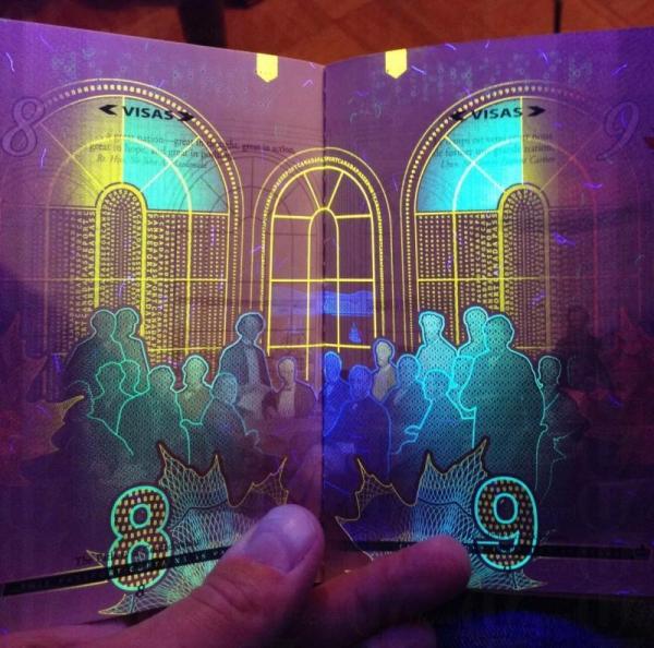 加拿大、中國護照暗藏秘密 一照現真身