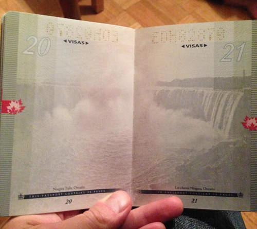 加拿大、中國護照暗藏秘密 一照現真身