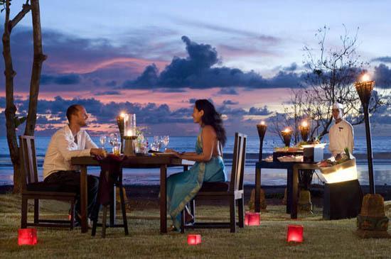5. 峇里島 - 與同樣單身的住客共進浪漫晚膳。