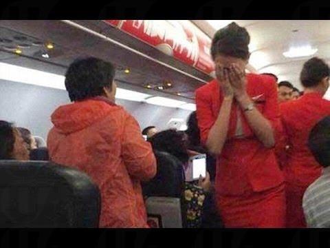 8 間航空公司對空姐的苛刻要求,空姐真係唔易做。(陸客杯麵潑亞航空姐事件圖片) 8 間航空公司對空姐的苛刻要求,空姐真係唔易做。(陸客杯麵潑亞航空姐事件圖片)