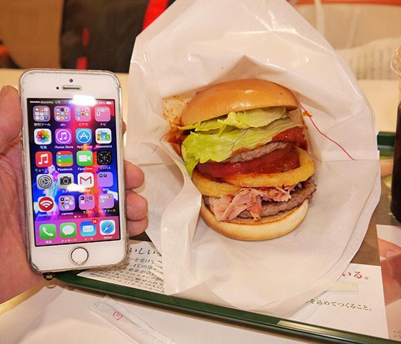 雖然高度十足,但其實份量不算太大,仲短過一部iPhone 5。(圖: Rocketnews24) 雖然高度十足,但其實份量不算太大,仲短過一部iPhone 5。(圖: Rocketnews24)