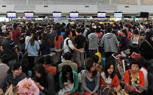 廉航公司處理行程及行李問題的方法參差。(圖: 每日電訊報) 廉航公司處理行程及行李問題的方法參差。(圖: 每日電訊報)