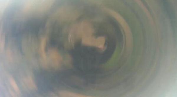 這個人跳降傘途中意外地把GoPro弄掉　 拍到第1:32秒神奇的畫面出現了