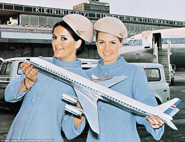 冰島航空公司60 年代的制服顏色鮮豔。(圖︰Daily Mail)