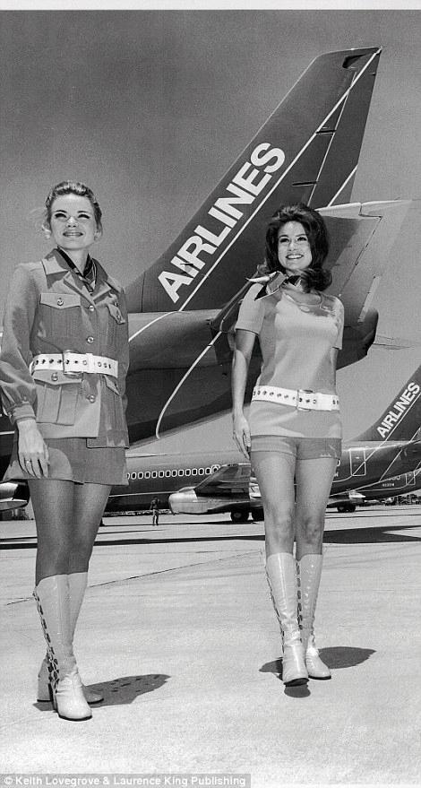 西南航空︰70 年代空姐已穿穿迷你裙 / 熱褲。(圖︰Daily Mail)