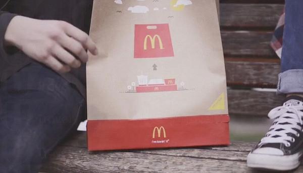 麥當勞最新的外賣紙袋「Bag Tray」，紙袋與托盤二合一！ (圖：Youtube)