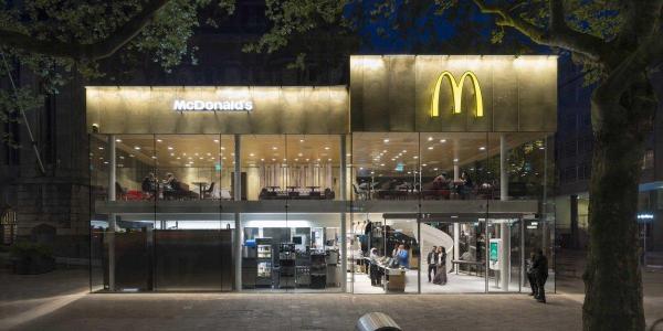 新麥當勞加入不少新現代元素。