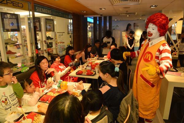 6. 很多工作 / 應酬 (圖︰mcdonalds.hk) 6. 很多工作 / 應酬