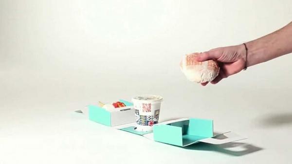 外賣盒內有兩個凹槽，可以放上漢堡包與薯條