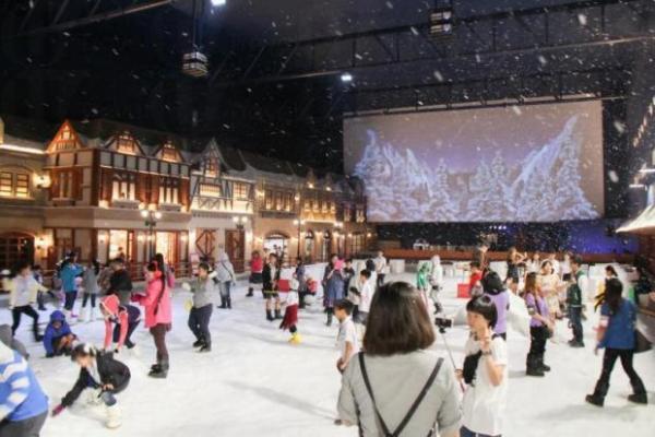 號稱全泰國第一個以真雪為主題的遊樂場開幕了！