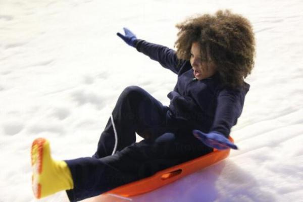 可以付費上滑雪課程、租雪橇、滑雪板，只是 60฿ 起(約港幣)，非常抵玩！