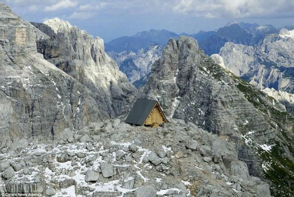 酒店位置海拔高達 2,531 米高的 Foronon Buinz Mountain 山頂上。