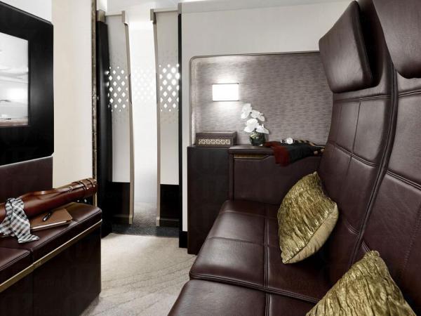 阿提哈德航空頭等艙起居室、獨立臥室和配套浴室 讓客人一嘗萬尺高空洗澡  (圖：cntraveler)