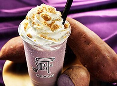 紫薯飲品 - 含稅價648日元 (約港幣 ) 圖:pablo 紫薯飲品 - 含稅價648日元 (約港幣 )