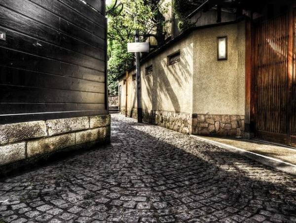 6.蒙馬特 - 神樂坂鵝卵石街道 (圖: flickr@cipher) 6.蒙馬特 - 神樂坂鵝卵石街道 (圖: flickr@cipher)