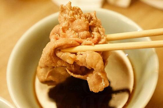 食材包括特選豚肉、牛肉和各種蔬菜等 (圖: gigazine) 食材包括特選豚肉、牛肉和各種蔬菜等 (圖: gigazine)
