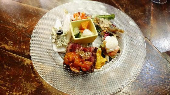 前菜還包括了7款開胃小食! (圖: gigazine) 前菜還包括了7款開胃小食! (圖: gigazine)