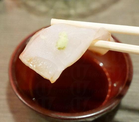 這裡還有邊喝酒邊品嘗刺身的地方 (圖: gigazine) 這裡還有邊喝酒邊品嘗刺身的地方 (圖: gigazine)