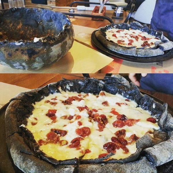 其後店員會剪去烏黑的圓頂，可配上三款特製的醬料食用 (圖: ig@juliana_phd)