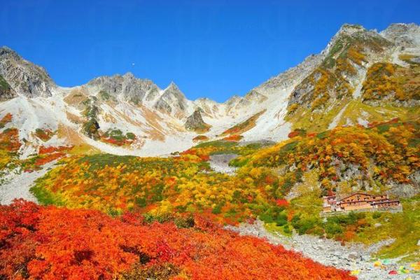 涸沢 (圖: PASHADELIC) 涸沢 (圖: PASHADELIC)