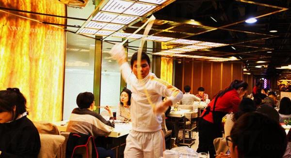海底撈即場拉麵(圖:kr.haidilao) 海底撈即場拉麵(圖:kr.haidilao)