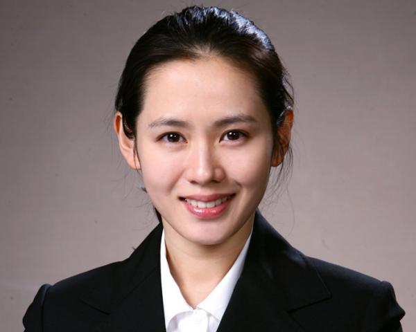 黑白配搭上衣最「穩陣」(圖：67news.com)