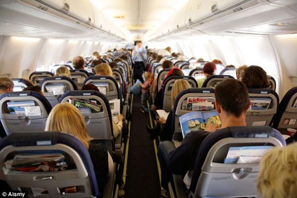 飛機上最乞人憎的17大乘客行為 較低椅背才排第9，第一位實在令人火滾