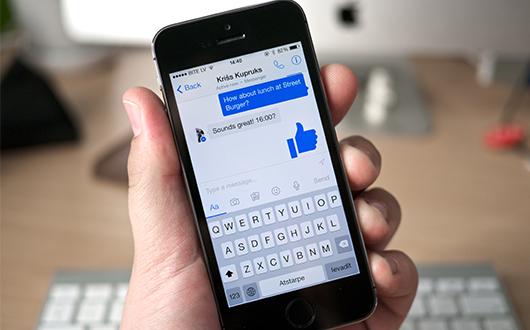 FB Messager隱藏功能！手機輸入一個符號 心心就不停飛出來