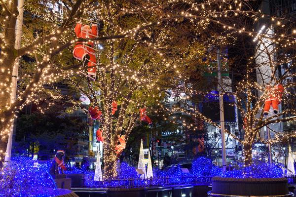 渋谷忠犬八公像 Cute爆聖誕老人爬樹燈飾