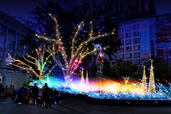 渋谷忠犬八公像 Cute爆聖誕老人爬樹燈飾