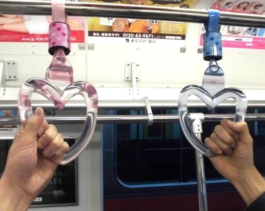 情侶聖誕遊東京JR碰著心型吊扶手 證明你們真的超有緣！