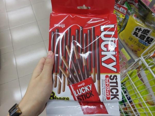 日本進口明治朱古力百力滋 被踢爆營養標籤不實！多吃恐有健康陷阱