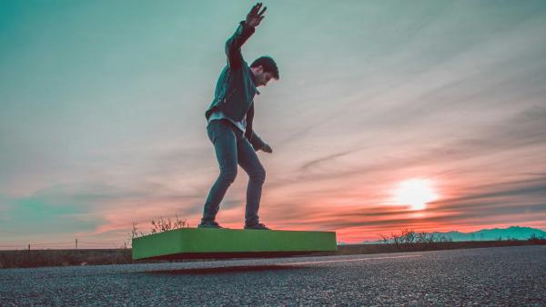 全球勁創新！懸浮式飛行板 一嘗飛天滋味