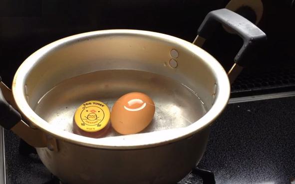 輕易煮出糖心蛋！ 日本100円隨熟度變色的煮蛋計時器