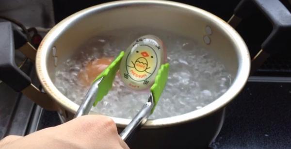 輕易煮出糖心蛋！ 日本100円隨熟度變色的煮蛋計時器